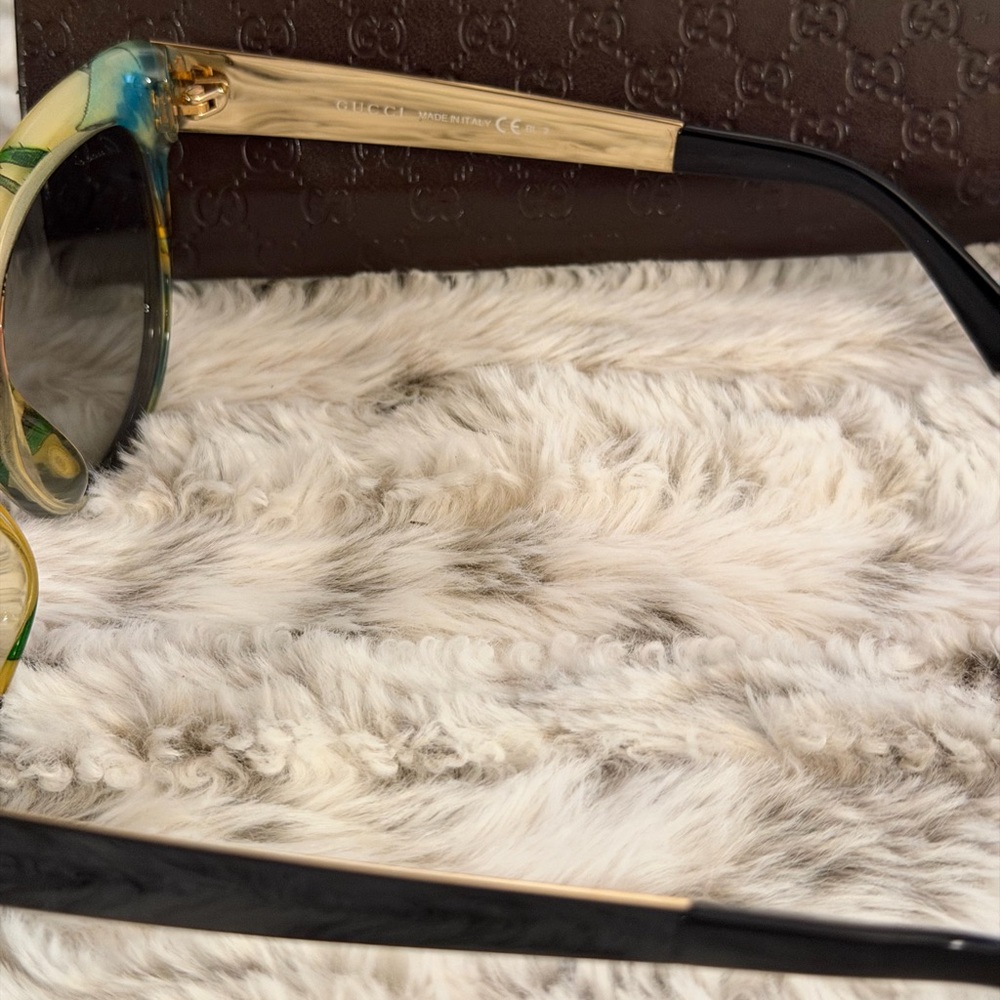 Gucci Black and Floral Cateye Sunglasses - Picture 9 of 13